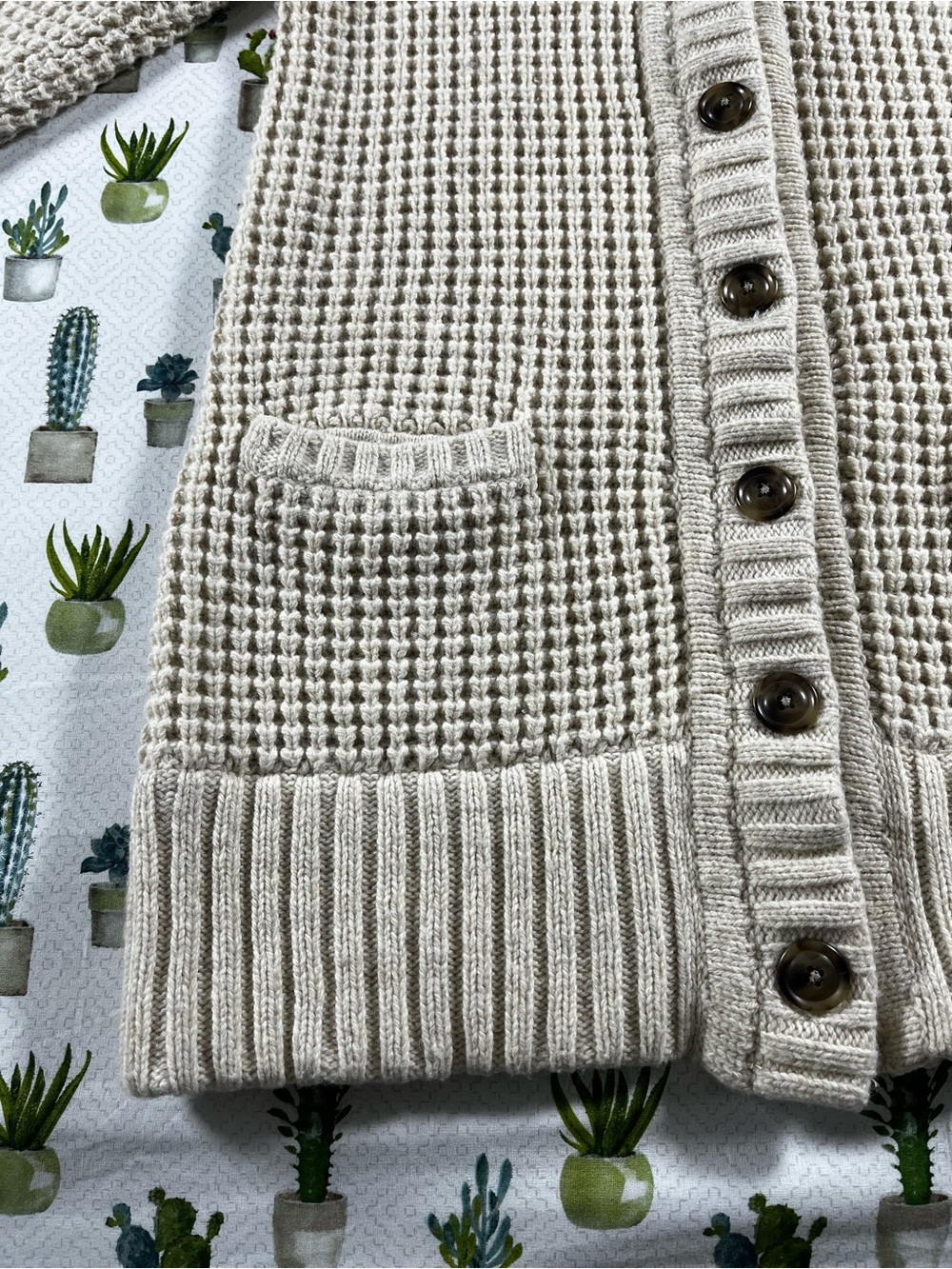 Aerie Large Knit Beige Button-Front Women's Sweater Cardigan Size Medium Pockets - Picture 2 of 14